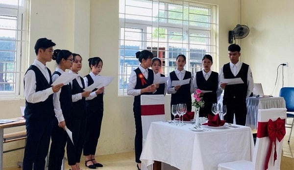 Giờ học thực hành của sinh viên Trường Cao đẳng Thương mại và Du lịch Hà Nội. Ảnh: Thu Hoài.