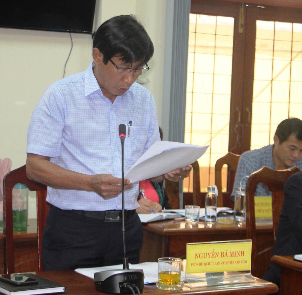 Ông Nguyễn Bá Minh báo cáo kết quả công tác Mặt trận năm 2022.