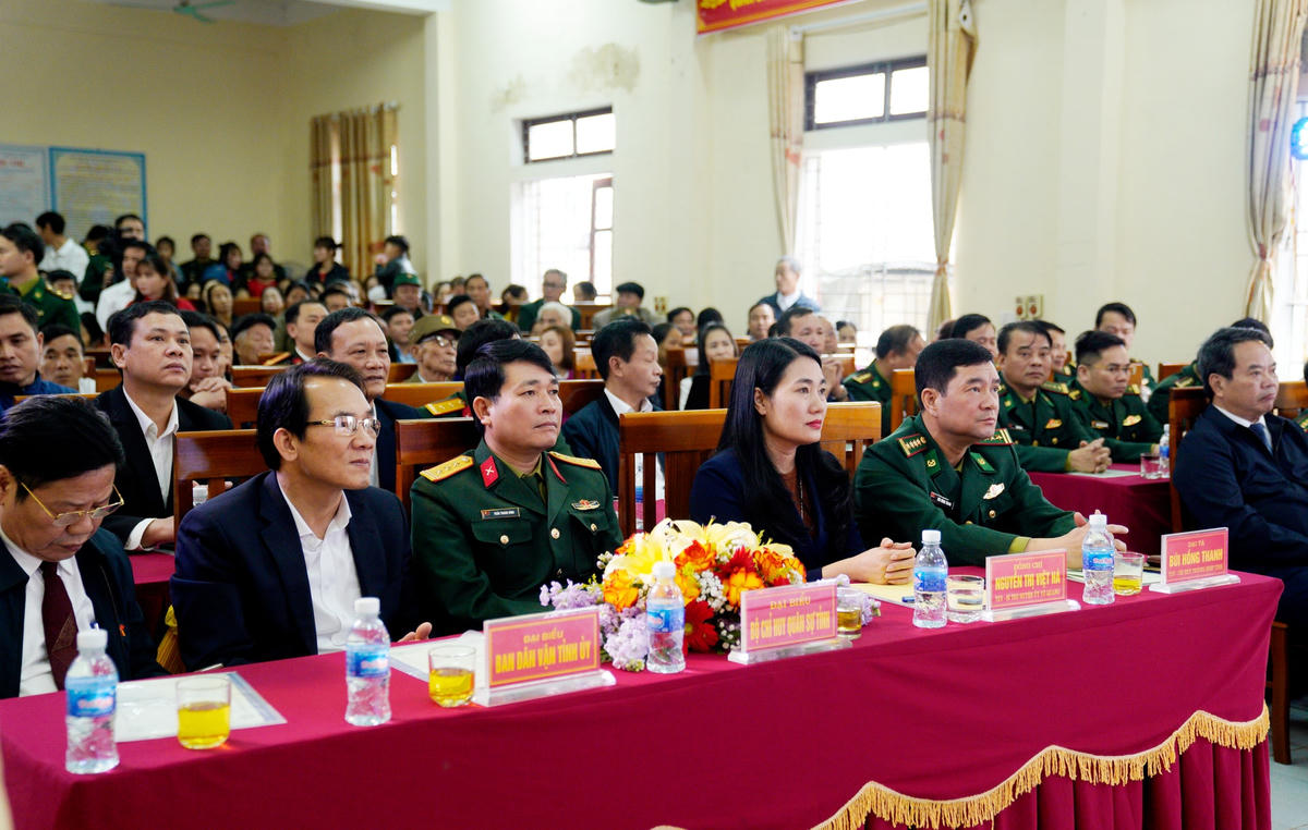 Các đại biểu tham dự chương trình.
