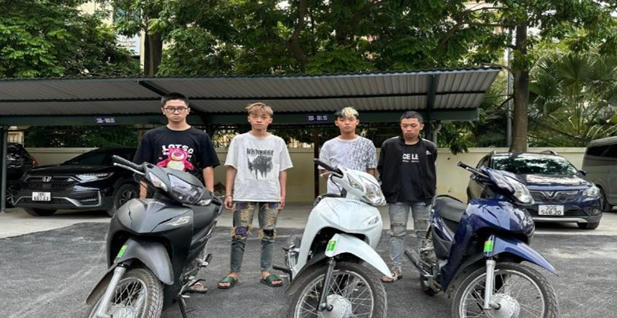 Nhóm cướp nhí trên địa bàn quận Nam Từ Liêm bị bắt giữ. Ảnh Công an cung cấp