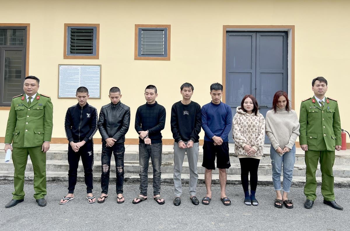 Cơ quan công an phát hiện 7 đối tượng thuê nhà nghỉ để sử dụng trái phép chất ma tuý. 