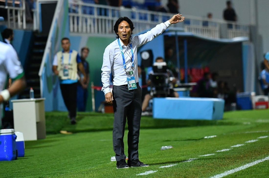 HLV Gong Oh Kyun phản ứng trọng tài (Ảnh AFC).