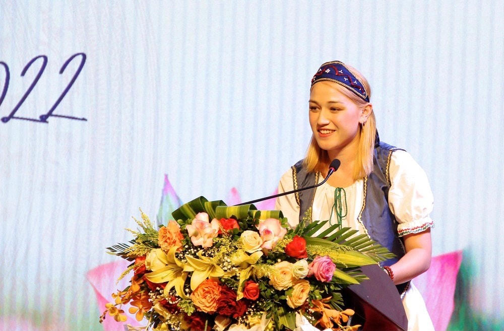 Thurozy Viktoria Lyanh.  