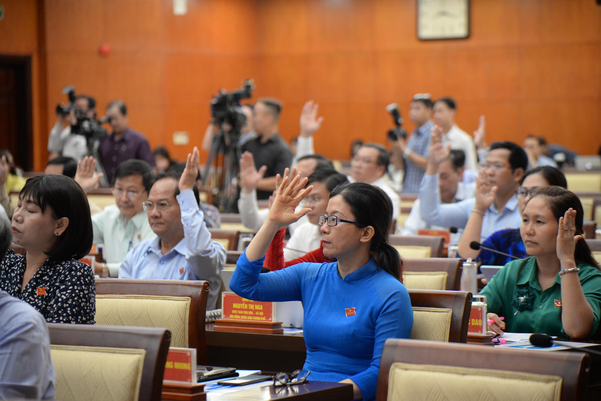 Đại biểu tham gia kỳ họp của HĐND TPHCM, sáng 18/4.