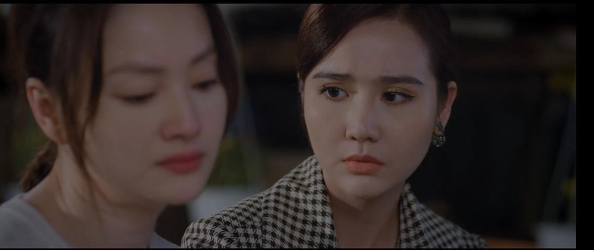Vân Khánh tâm sự với Trang và Vân bản thân vẫn còn tình cảm với Đức. Ảnh: CMH. 