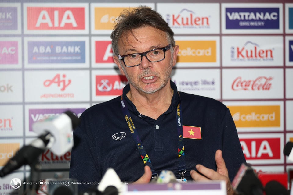 HLV Philippe Troussier. Ảnh: VFF.