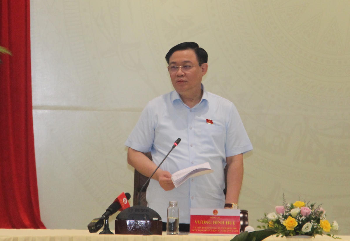 Chủ tịch Quốc hội Vương Đình Huệ phát biểu tại buổi làm việc.