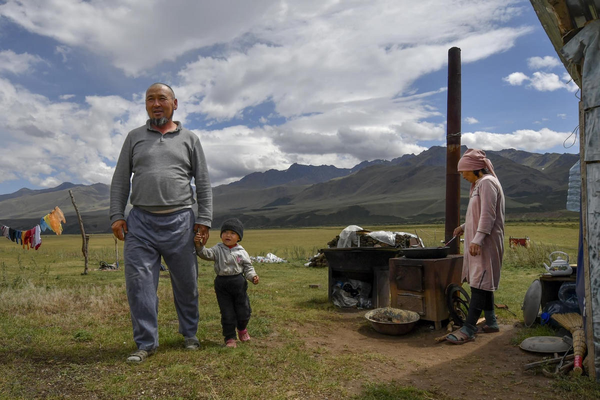 [ẢNH] Không bỏ lỡ cơ hội thưởng thức rượu sữa ngựa ở Kyrgyzstan