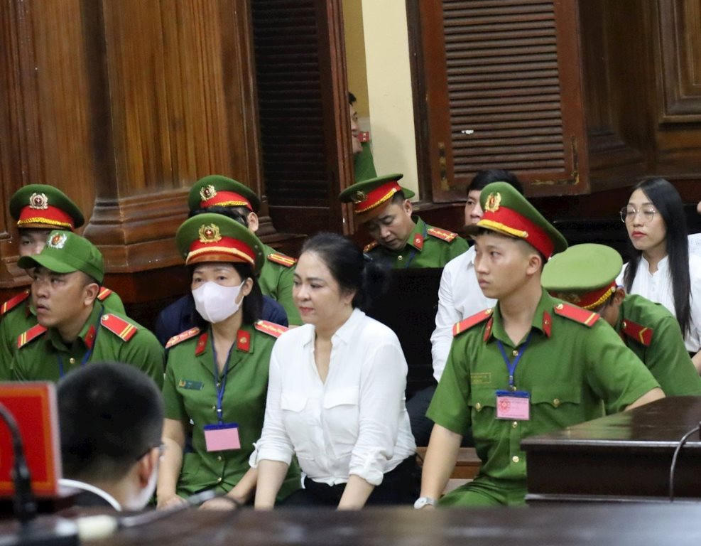 nguyen-phuong-hang.png