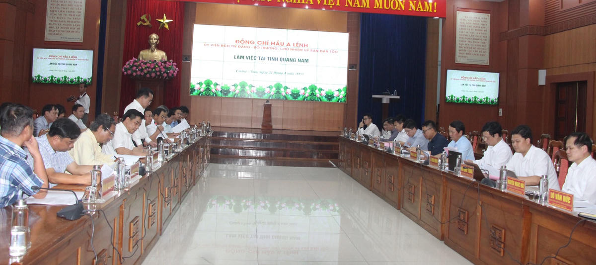 Quang cảnh buổi làm việc.