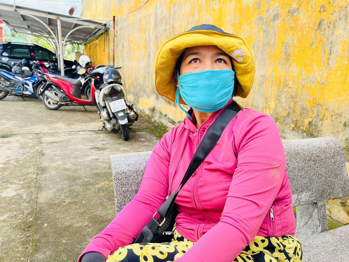 Tiểu thương chợ Nam Phước lo lắng việc bà L. mất liên lạc.