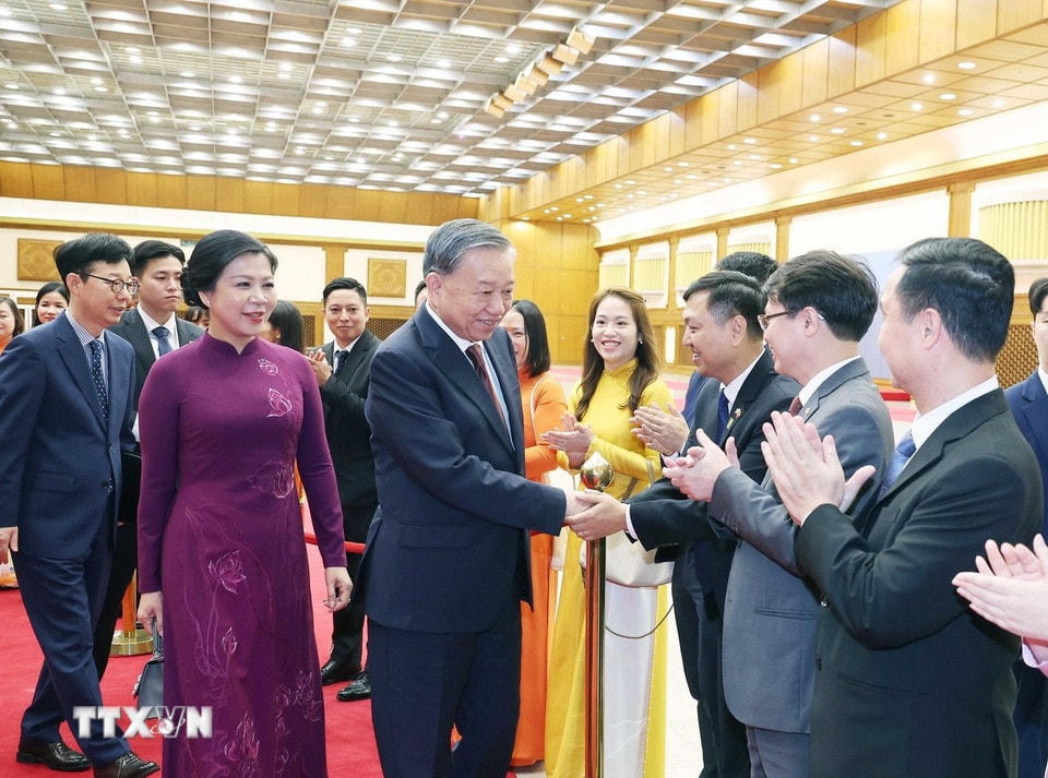 Lễ tiễn Tổng Bí thư Tô Lâm và Phu nhân tại sân bay quân sự Seongnam, thủ đô Seoul, Hàn Quốc. (Ảnh: Thống Nhất/TTXVN)