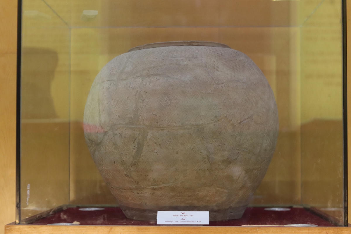 Vò gốm ở thế kỷ I - III, cách đây hàng nghìn năm.