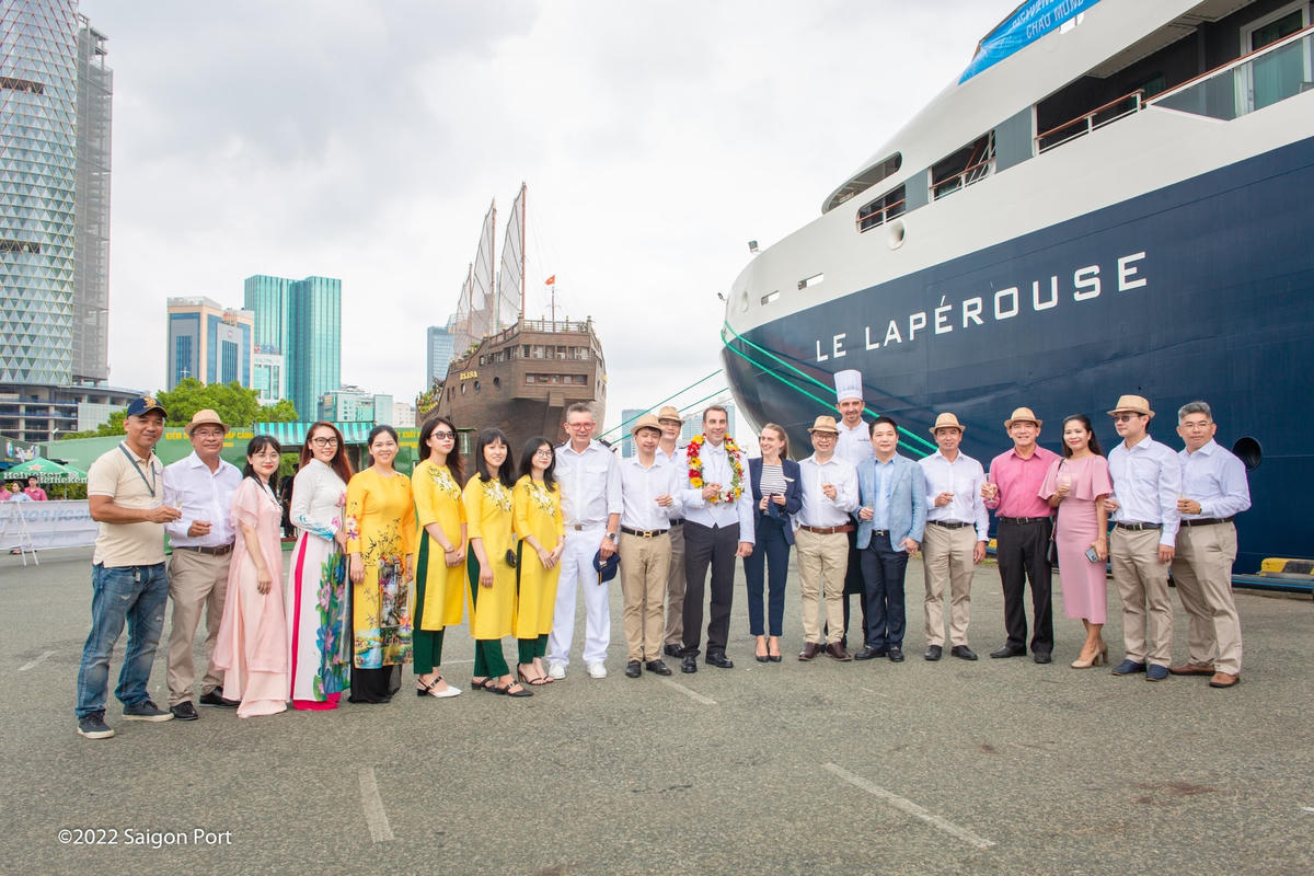 Du lịch Việt Nam hấp dẫn du khách trong và ngoài nước.