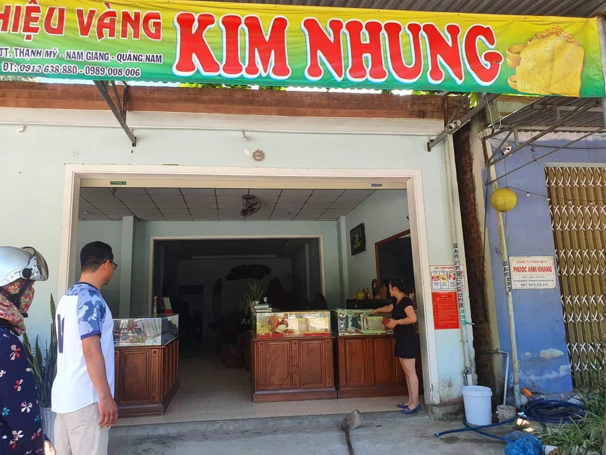 Đối tượng Nguyễn Văn Tú dùng cuốc cướp tiệm vàng Kim Nhung.