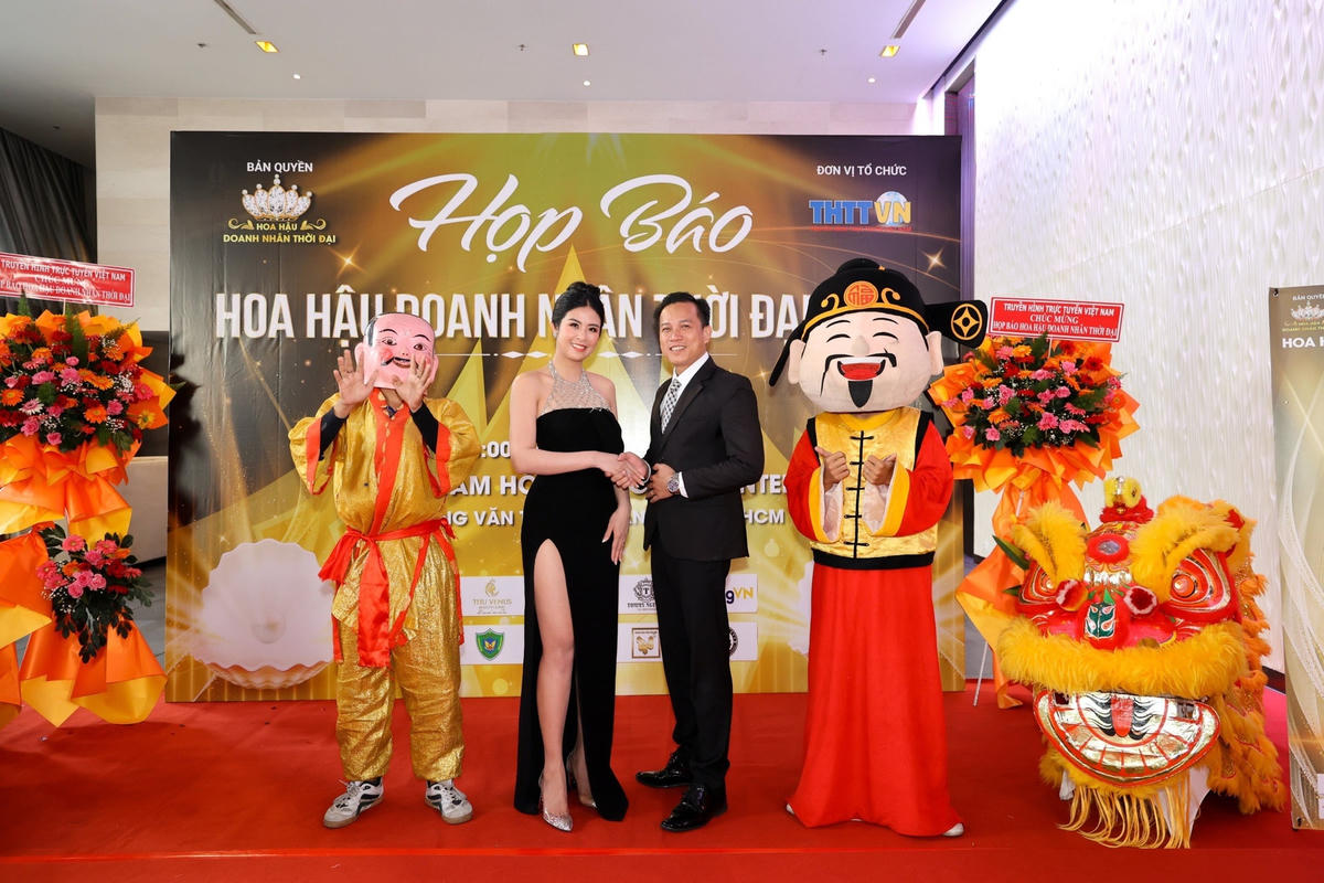 Hoa hậu Ngọc Hân tại buổi họp báo.