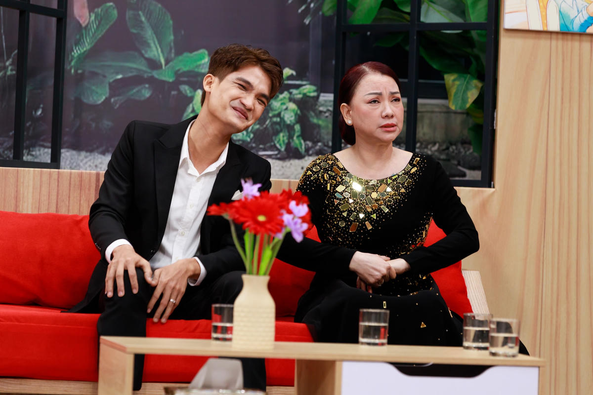 Mạc Văn Khoa và mẹ vợ tại chương trình.