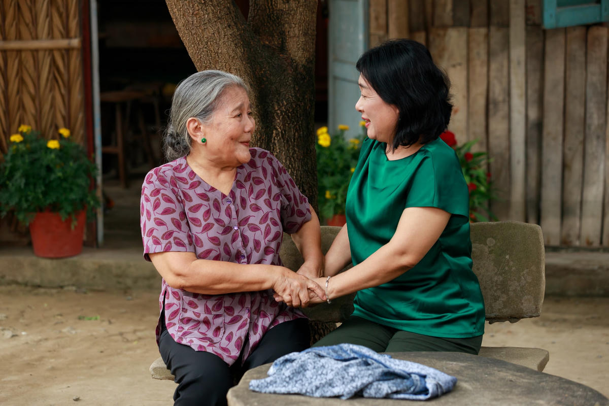 Hậu trường phim Tết “Đường về nhà xa quá 3”. 