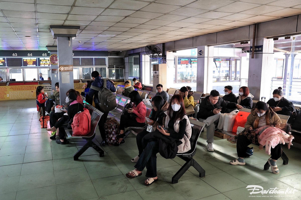 W_ben_xe_dong_duc-le-khanh18.jpg