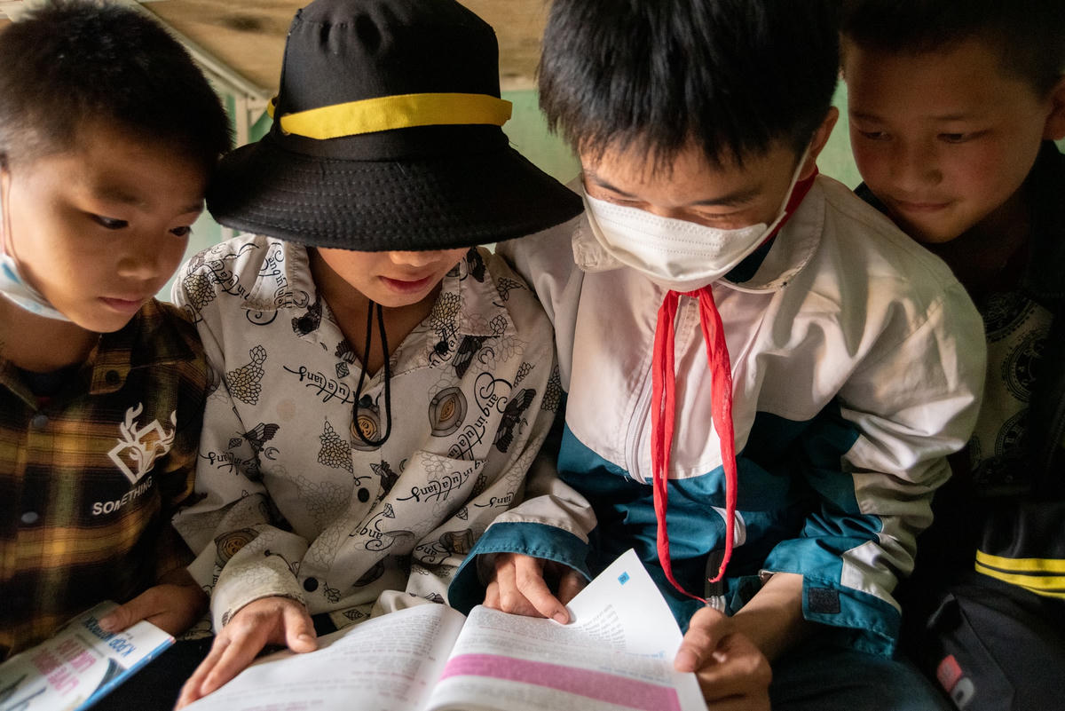 Trong khoảng thời gian học sinh bán trú phải tự cách ly ở trường, Lương được bầu làm lớp trưởng tự quản lớp 39 bạn lớp bán trú. Từ đó, cũng có nhiều người bạn đến hỏi em về bài vở ở trên lớp.Mười bốn tuổi với dáng người nhỏ bé, gương mặt hiền lành, tính cách hoà đồng, chúng ta không thể hiểu hết được những tổn thương của cậu bé có tuổi thơ không trọn vẹn. Cuộc sống trước mắt của em sẽ còn biết bao nhiêu khó khăn, mong rằng bản thân em không đầu hàng trước số phận, cố gắng để có một tương lai hoàn thiện hơn như em mong muốn.