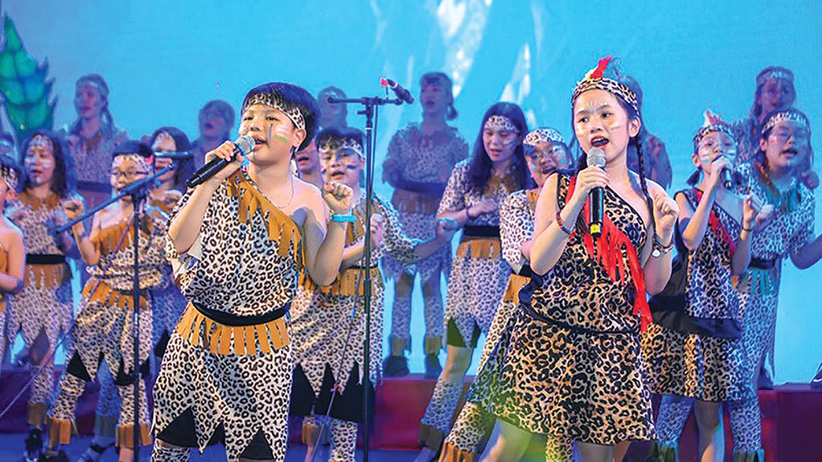 Âm nhạc vun đắp tâm hồn trẻ thơ.