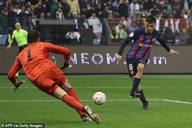Pedri nâng tỷ số lên 3-0,, chấm dứt hy vọng của Real Madrid (Ảnh: GI).