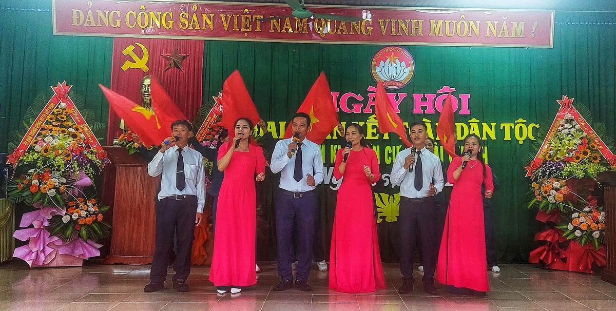 Đón nhận sự quan tâm của lãnh đạo Trung ương, lãnh đạo địa phương và với những kết quả đã đạt được, cán bộ cùng Nhân dân liên KDC xã Hải Chánh phấn đấu tiếp tục phát huy truyền thống xây dựng quê hương ngày càng phát triển theo hướng “Trù phú, xanh - sạch - sáng, an toàn, thân thiện”.
