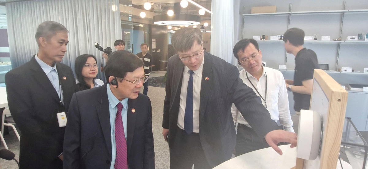 Đoàn công tác trải nghiệm ứng dụng công nghệ 5G trong lĩnh vực y tế