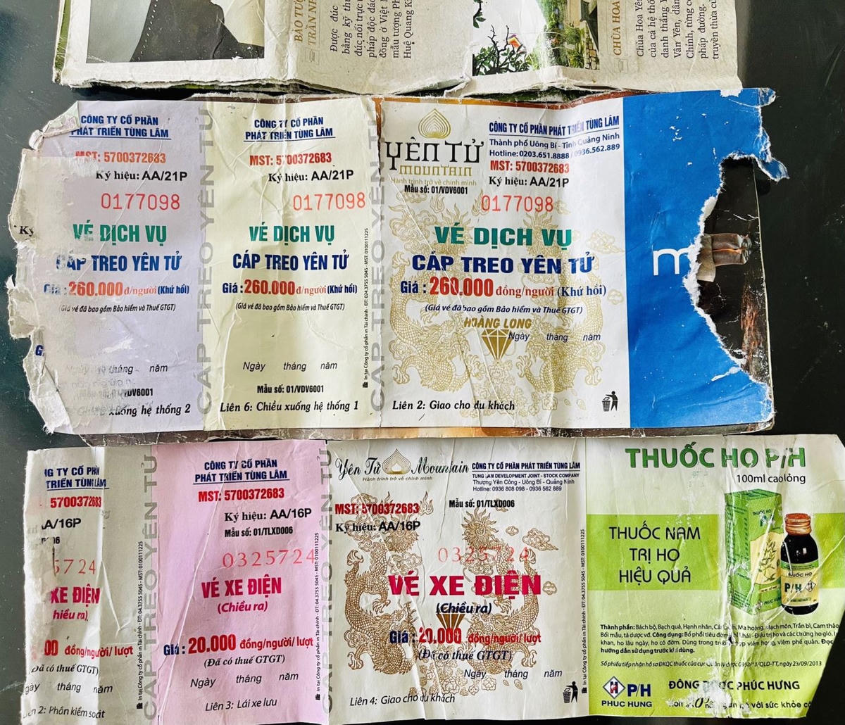 Vé cáp treo và vé tham quan bà Liên sử dụng để lên chùa Đồng, Yên Tử. Ảnh: Trang Thông tin điện tử TP Uông Bí.