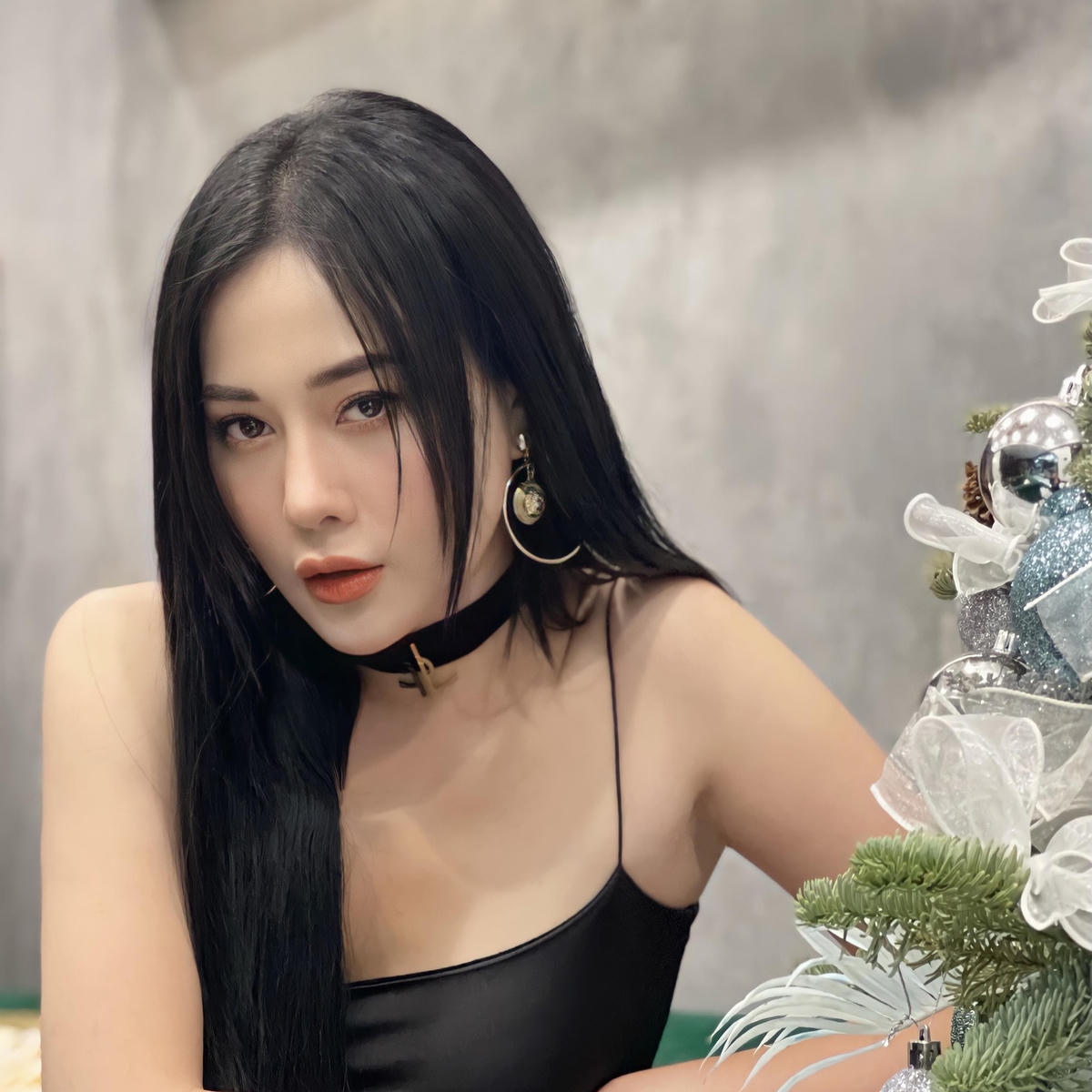 Phương Oanh thừa nhận là diễn viên tay ngang nhưng lại may mắn thành công với nghề. Ảnh: FBNV. 