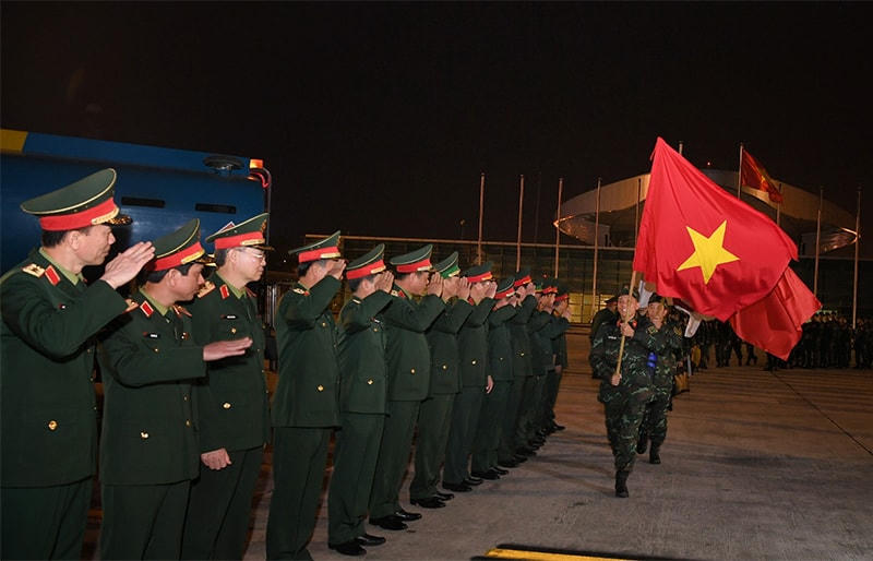 Tiễn Đoàn QĐND Việt Nam sang Thổ Nhĩ Kỳ hỗ trợ khắc phục hậu quả động đất. Ảnh: Cổng TTĐT Bộ Quốc phòng.