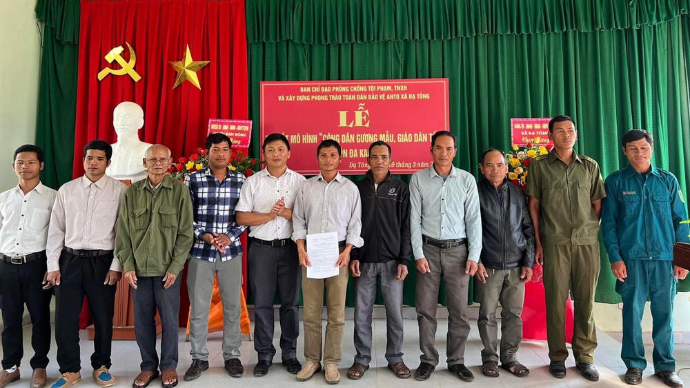 Lễ ra mắt Mô hình Công dân gương mẫu, giáo dân tốt tại xã Đạ Tông.