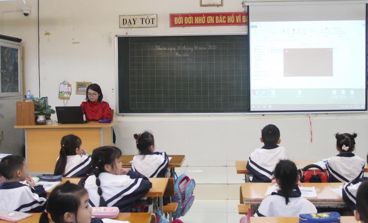 Cô Trương Thị Hiền là một trong 40 nhà giáo được đề nghị trao Giải thưởng “Nhà giáo Hà Nội tâm huyết, sáng tạo” dịp kỷ niệm 40 năm Ngày Nhà giáo Việt Nam 20-11.