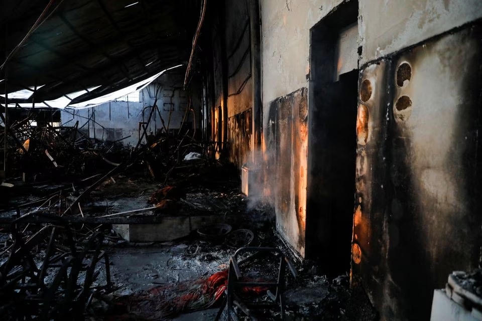 Hiện trường vụ cháy. Ảnh: Reuters.