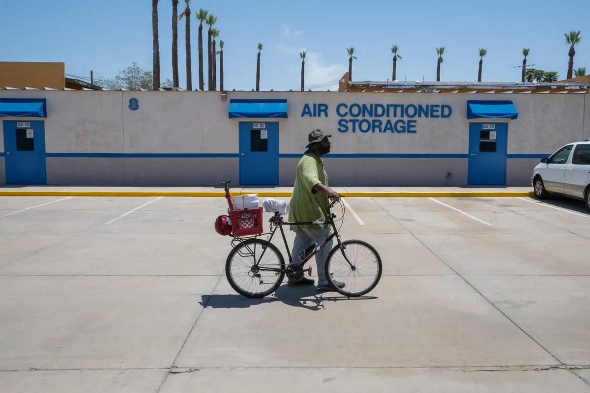 David Spell, 50 tuổi, ở Phoenix, Arizona, Mỹ. Ảnh: The Guardian.