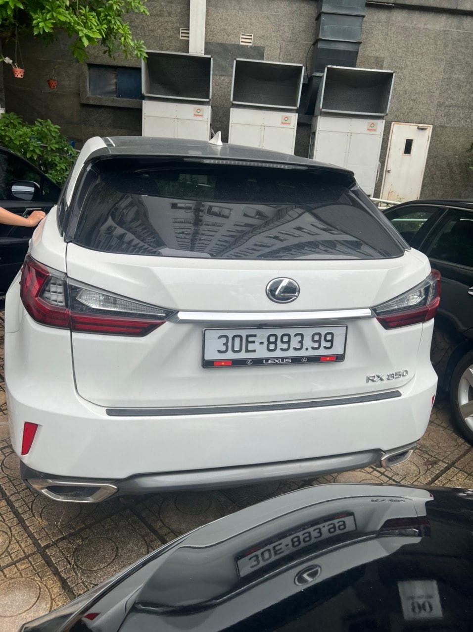 Chiếc xe ô tô hạng sang Lexus RX 350 - Tang vật vụ án bị cơ quan Công an thu giữ. Ảnh: BCA