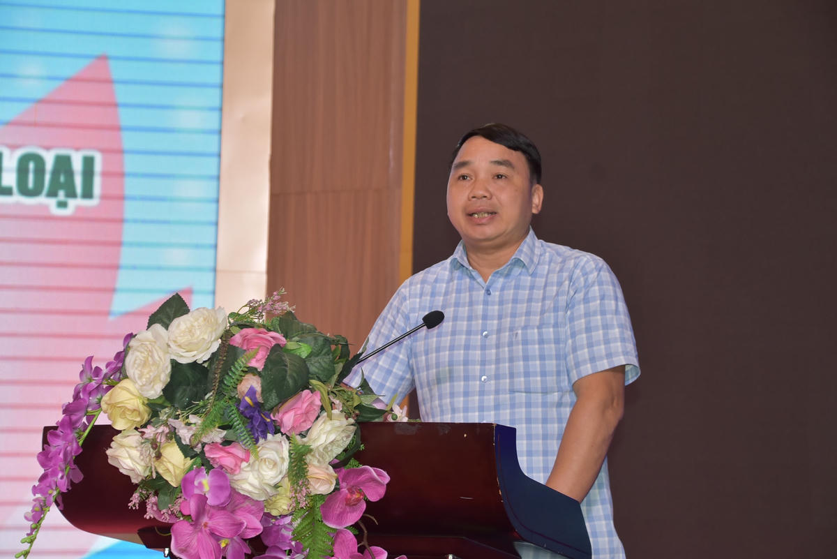 Ông Bùi Hữu Hưng, Phó Chủ tịch Ủy ban MTTQ Việt Nam  tỉnh Vĩnh Phúc tham luận tại Hội thảo.