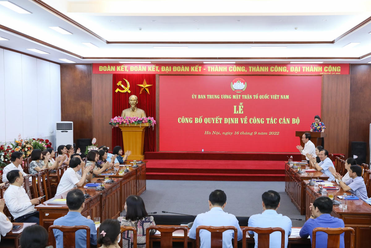 Quang cảnh lễ công bố công tác cán bộ.