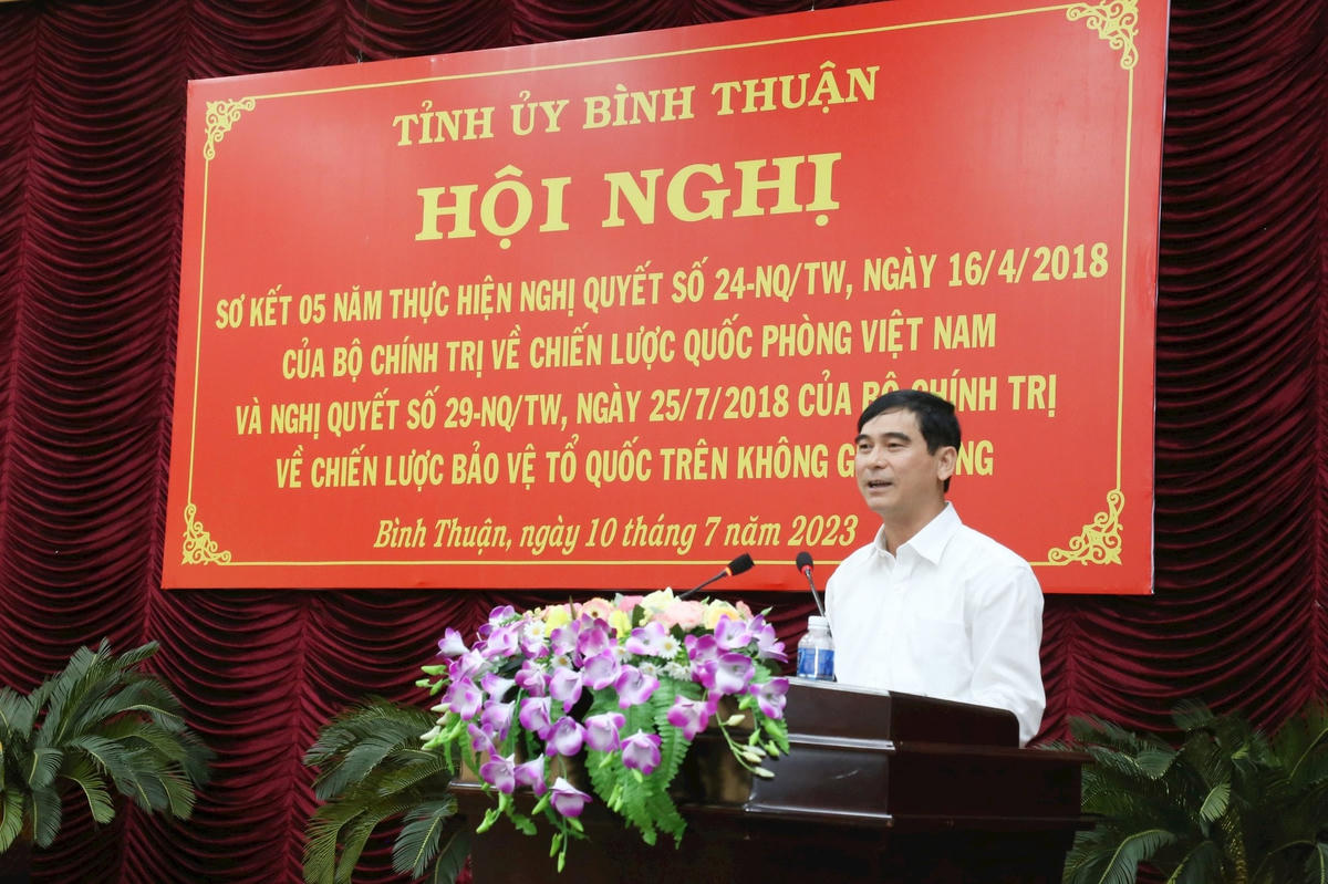 Ông Dương Văn An, Bí thư Tỉnh ủy Bình Thuận, phát biểu tại hội nghị.