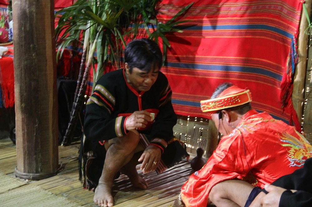 Tái hiện lễ cúng ché của người Ê Đê