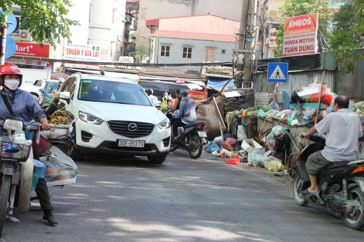 Hà Nội: Những điểm tập kết rác tra tấn người dân phường Mỹ Đình 2