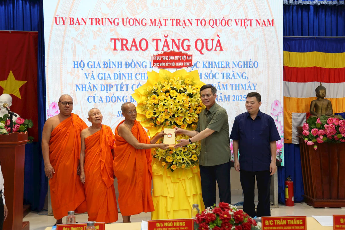 tien2563.jpg