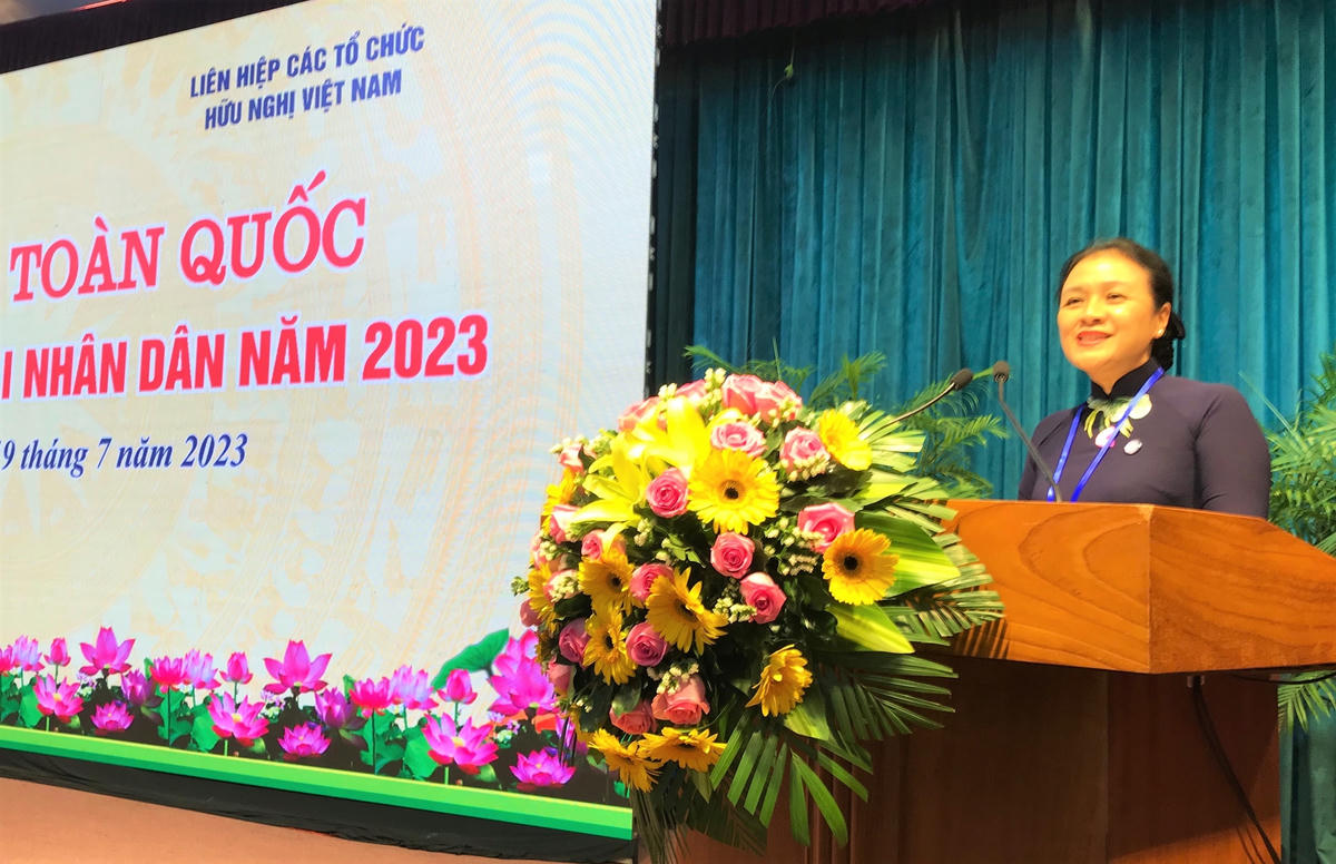 Chủ tịch Liên hiệp CTCHN Việt Nam Nguyễn Phương Nga phát biểu khai mạc Hội nghị.