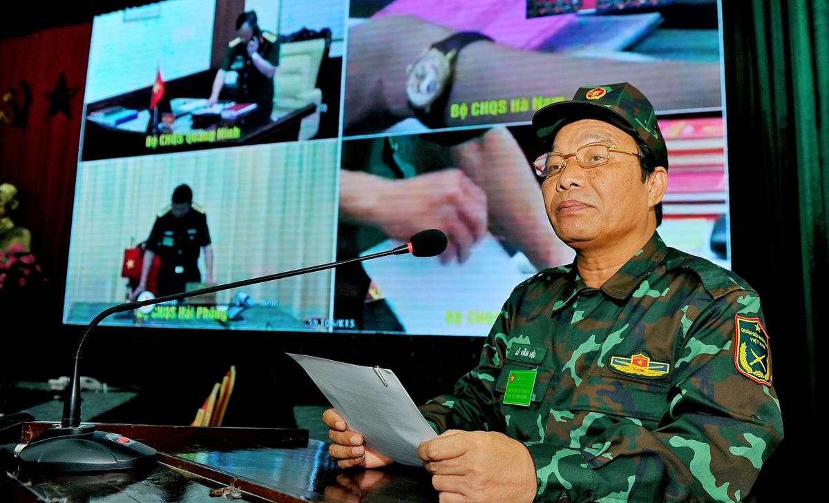 Ông Lê Văn Hiệu, Phó Bí thư Thường trực Tỉnh ủy, Chủ tịch HĐND tỉnh, Trưởng Đoàn Đại biểu Quốc hội tỉnh, Phó Trưởng Ban Chỉ đạo diễn tập khu vực phòng thủ tỉnh Hải Dương năm 2023 phát biểu khai mạc. Ảnh: Báo Hải Dương.