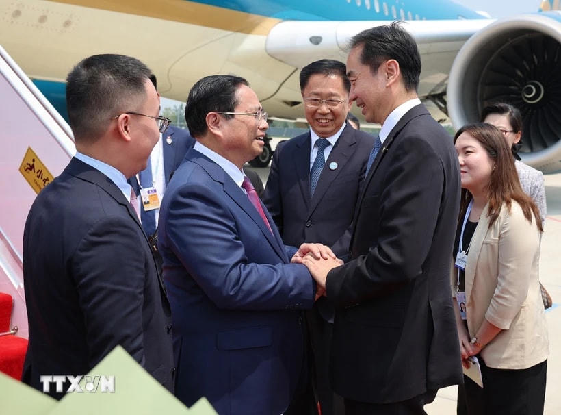 Lễ đón Thủ tướng Phạm Minh Chính đến Thiên Tân bắt đầu chuyến tham dự Hội nghị thường niên các nhà tiên phong lần thứ 16 của WEF. (Ảnh: Dương Giang/TTXVN)