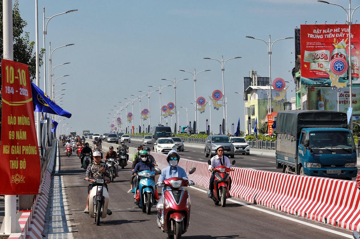 Các phương tiện di chuyển thuận lợi cả chiều vào trung tâm thành phố và hướng đi các tỉnh.