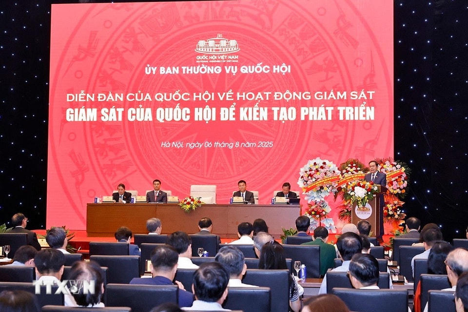 Chủ tịch Quốc hội Trần Thanh Mẫn phát biểu khai mạc và chỉ đạo Diễn đàn. (Ảnh: Doãn Tấn/TTXVN)