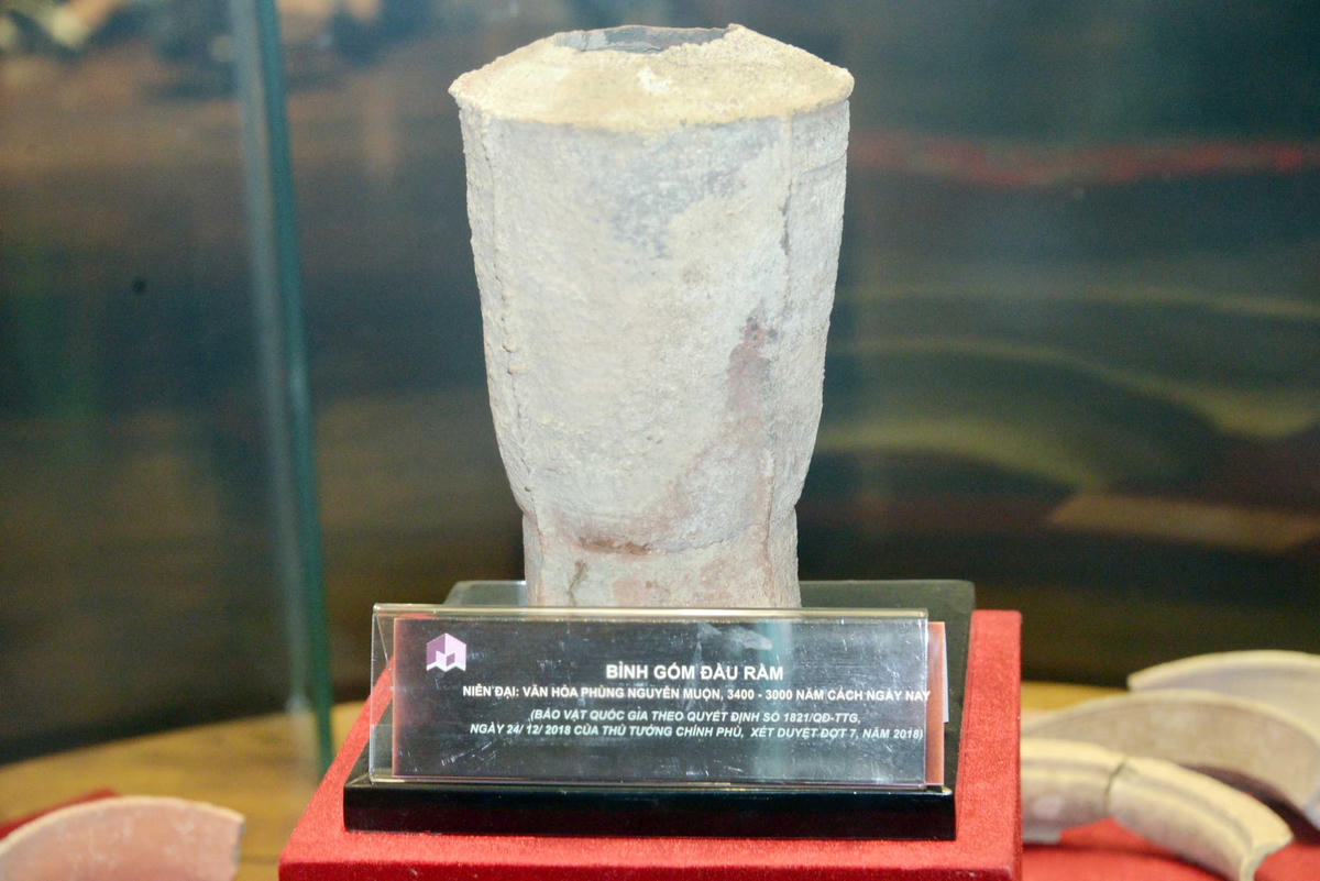 Bình gốm Đầu Rằm.
