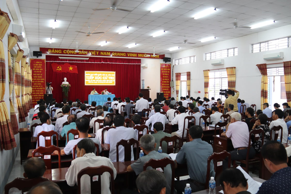 Buổi tiếp xúc cử tri tại phường Thới An, quận Ô Môn.