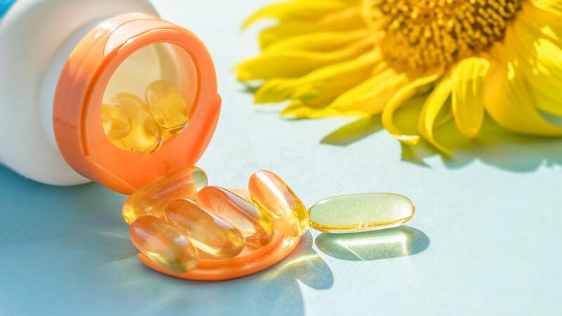 Viên uống chống nắng không thể thay thế được kem bôi chống nắng. Ảnh: TL.
